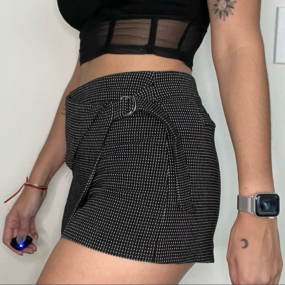 Zara • Charcoal Plaid Short w Front Flap Detail - Picture 3 of 5